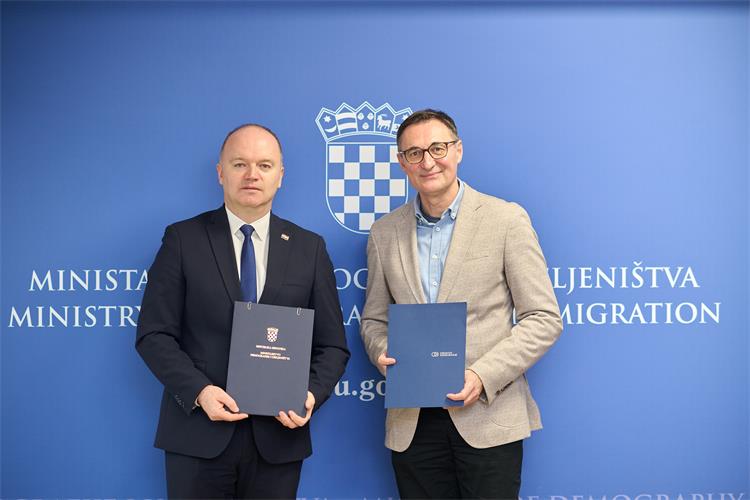 Slika /Ministar Šipić - fotografije/Croatia 1.jpg